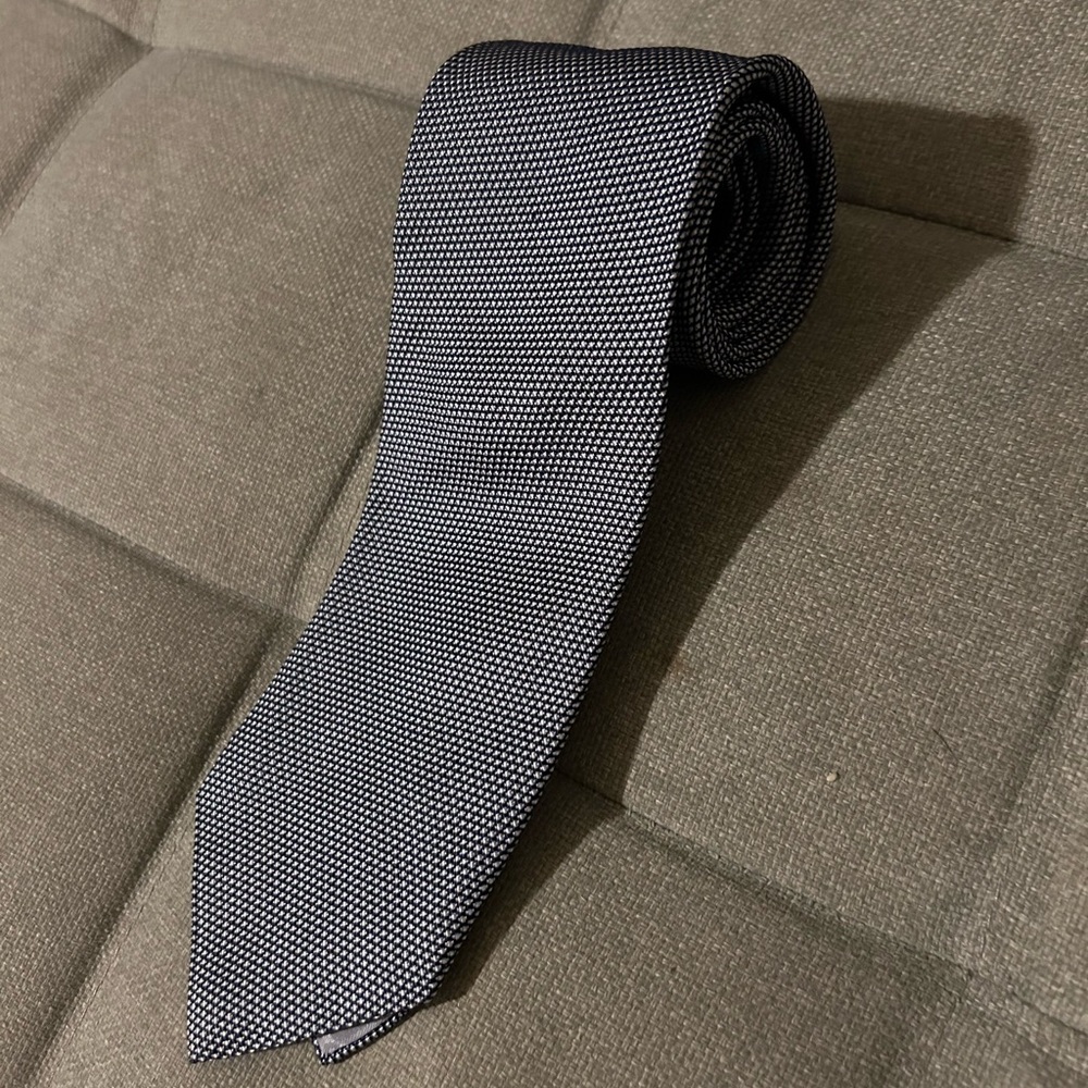 Geometric Blue/Silver Banana Republic 100% Silk Tie - Made in USA